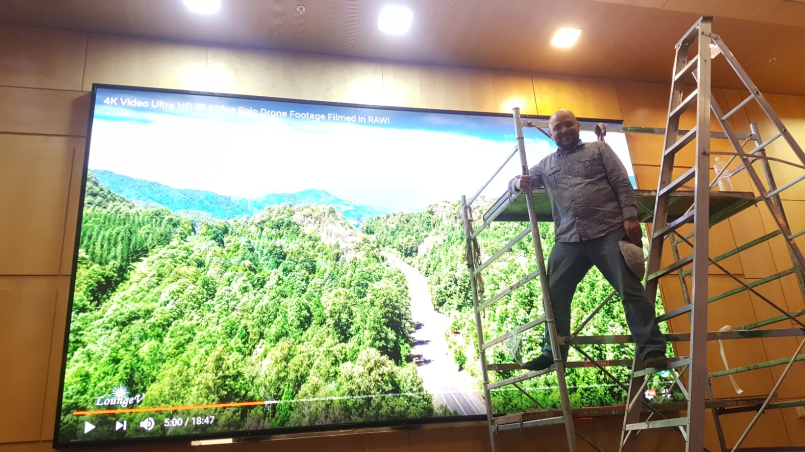 P25 front service LED screen is power on engineer is checking the screen