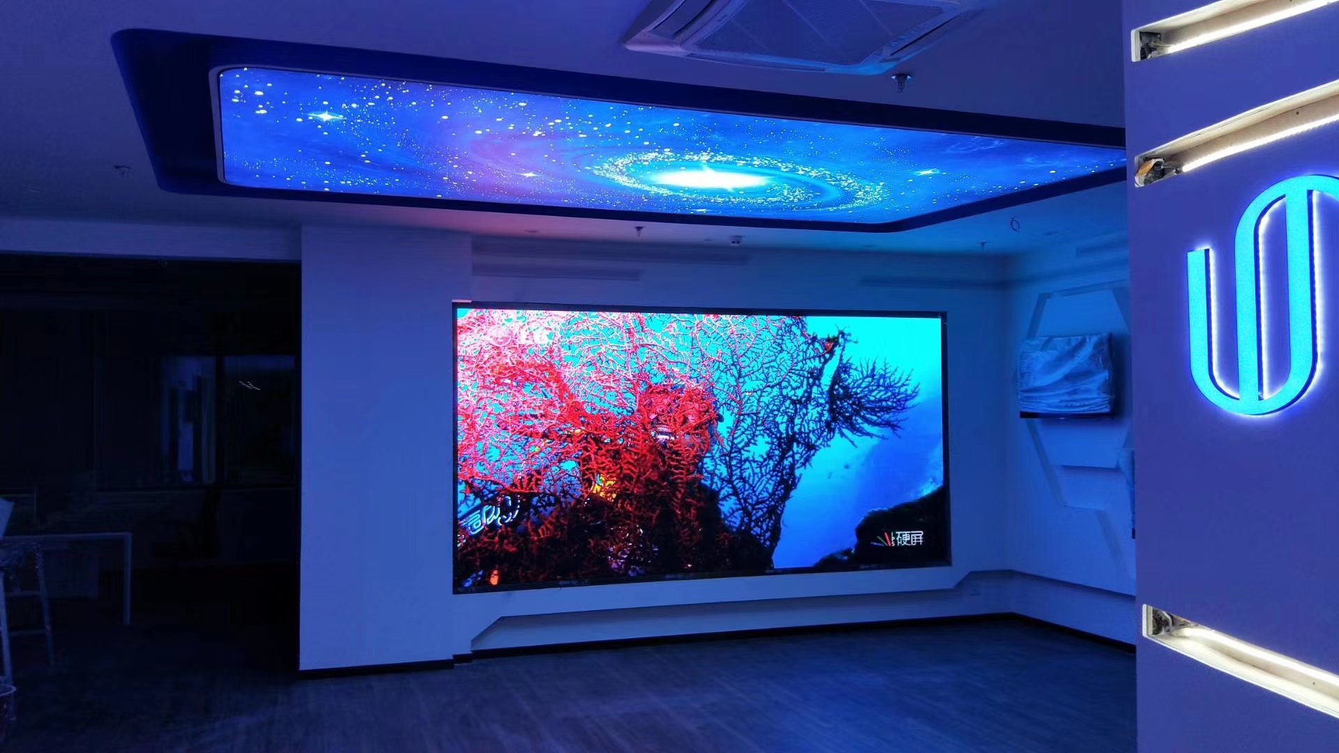Светодиодный монитор. Светодиодный экран. Led экран внутренний. Led display.