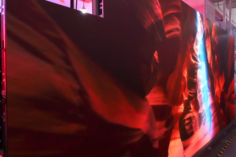 شاشة صندوق صب القوالب الداخلية P2.5 640 × 480 (2)