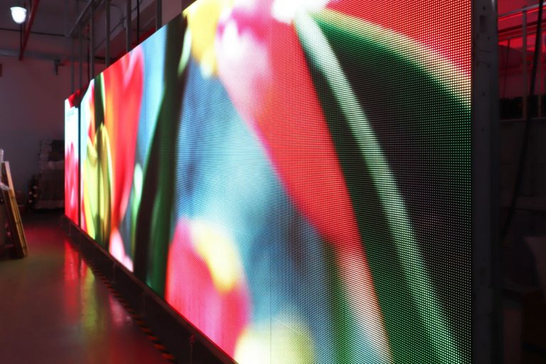 P6.67 الخارجية 960 × 960-960 × 640 شاشة العلبة السفلية المصنوعة من الألومنيوم للصيانة الأمامية والخلفية إلى إيطاليا (1)