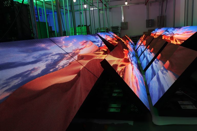 1920 × 960 صندوق الصيانة الأمامي الصدفي الخارجي (3)