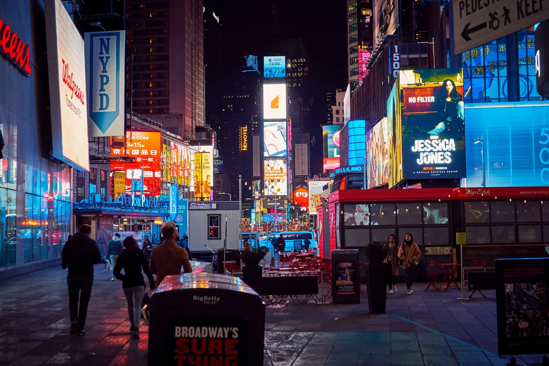 LED Advertising Screens in the Commercial Center LED Display Manufacturer in China EagerLED LED Advertising Screens in the Commercial Center