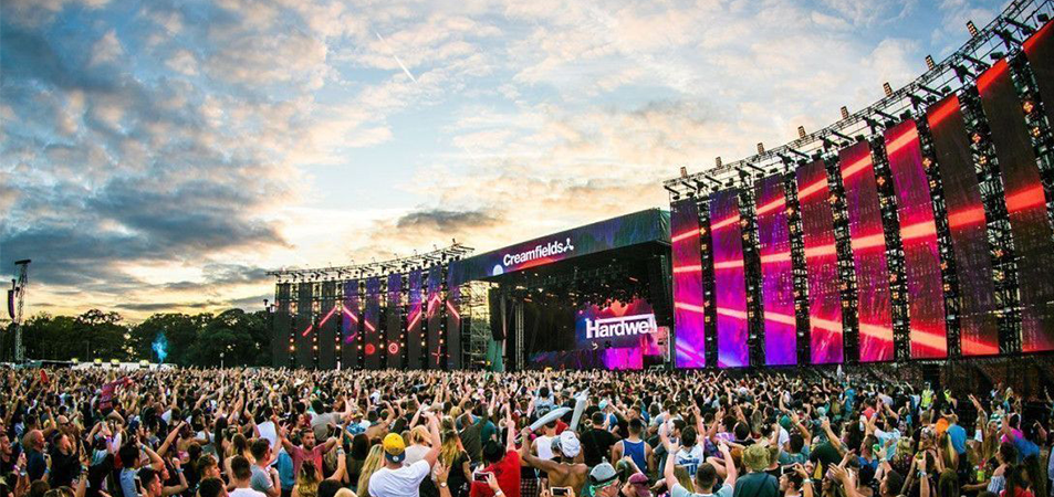 Stage LED Screen2 LED Display Manufacturer in China EagerLED Outdoor Stage LED Screen wall at a music festival with a large audience
