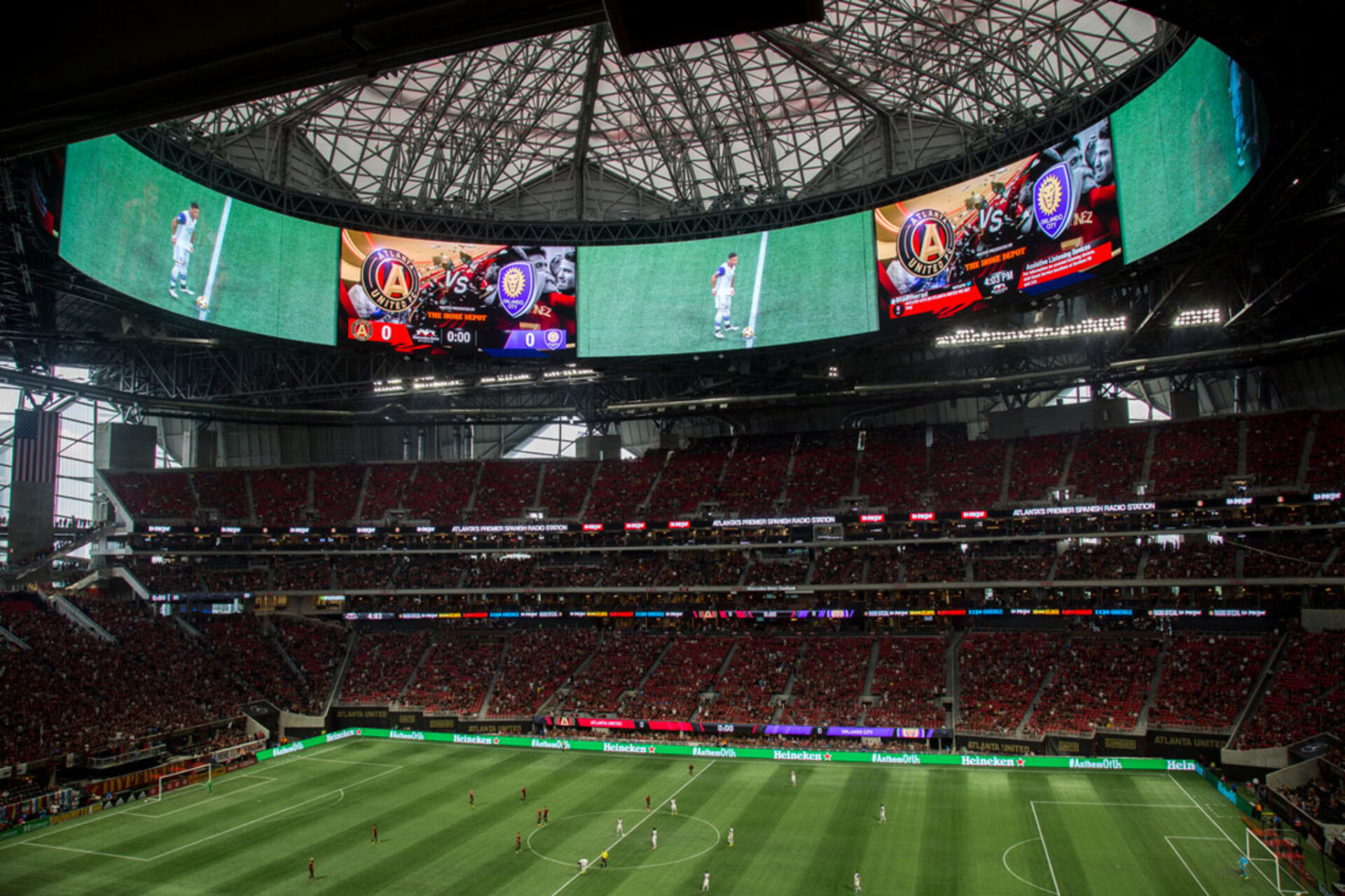Fabricant d'écrans LED pour stades et tableaux de score eSport en Chine EagerLED Tableau d'affichage vidéo LED EsportLED installé dans un stade sportif en Espagne