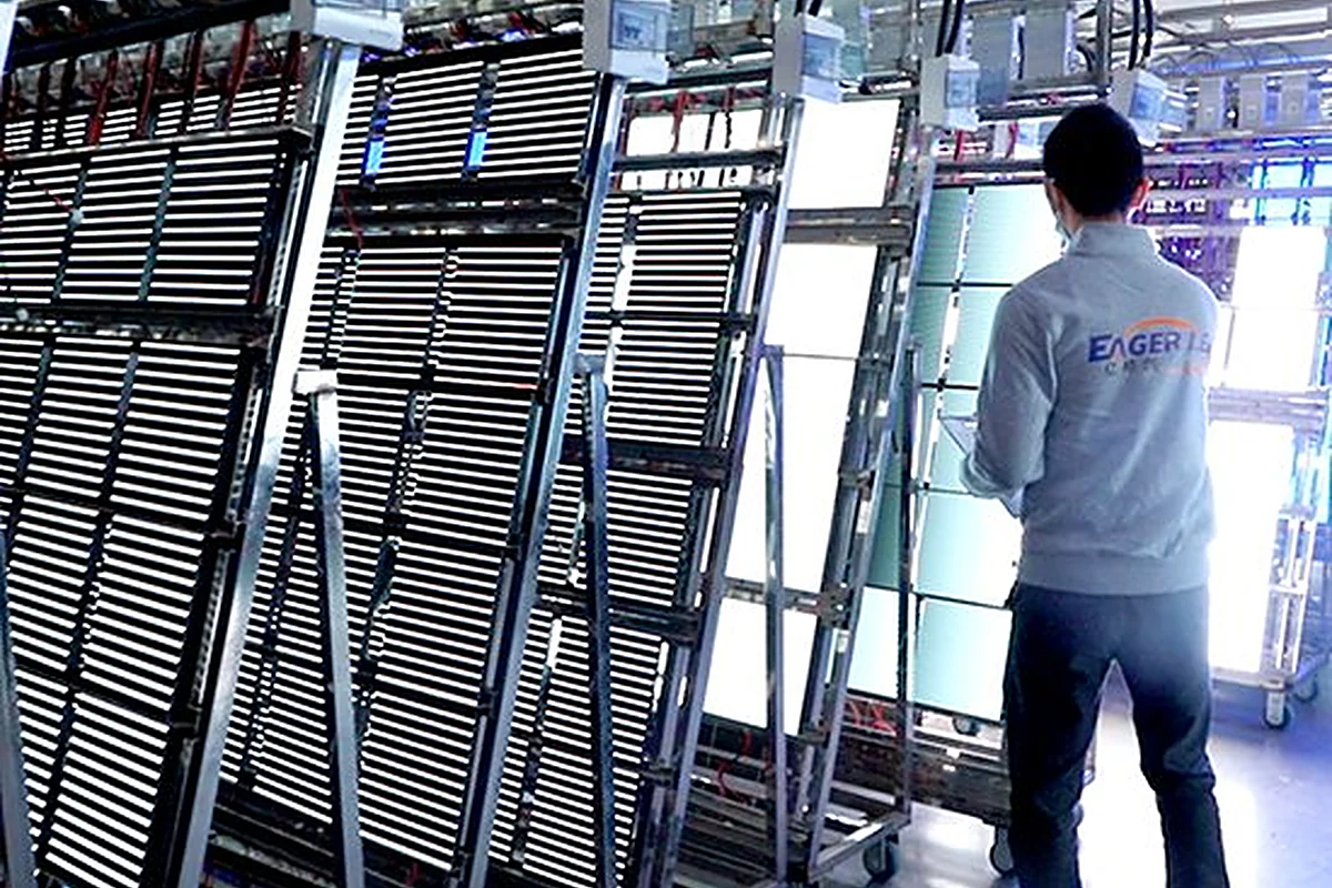 LED display modules on aging racks during the 24-hour module aging test at EagerLED