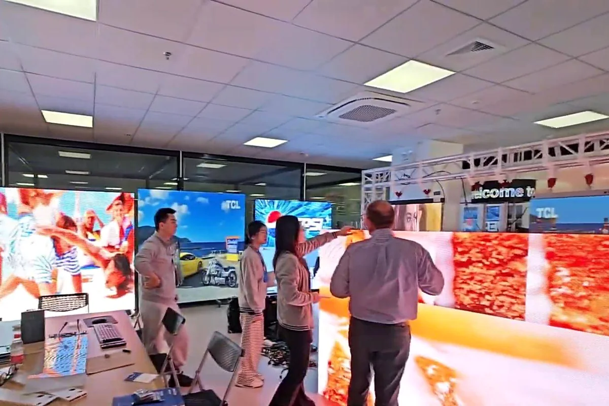 American customers arriving for a visit at the EagerLED LED display factory in Shenzhen